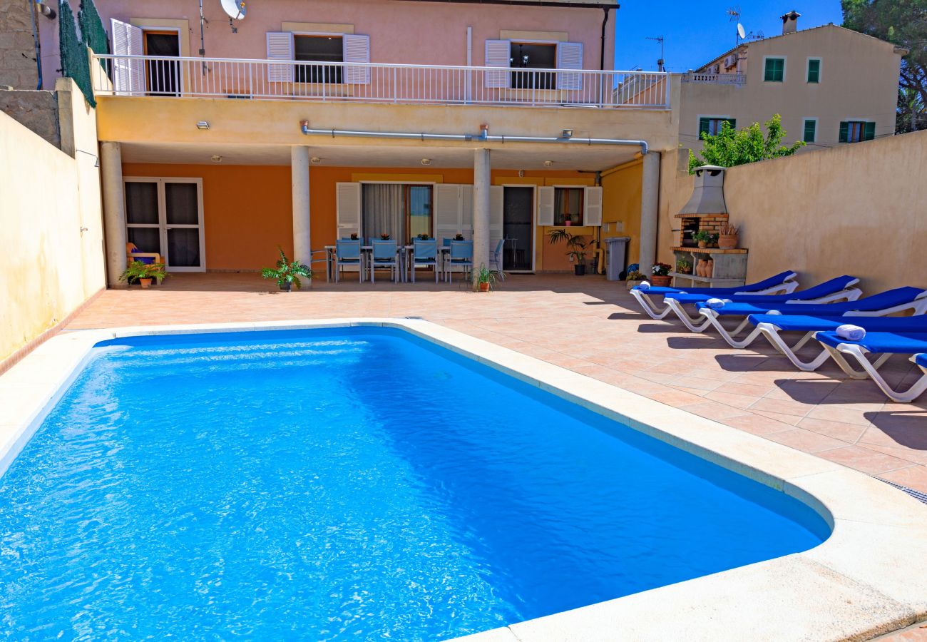 Casa de pueblo con barbacoa y piscina Casa de pueblo con barbacoa y piscina