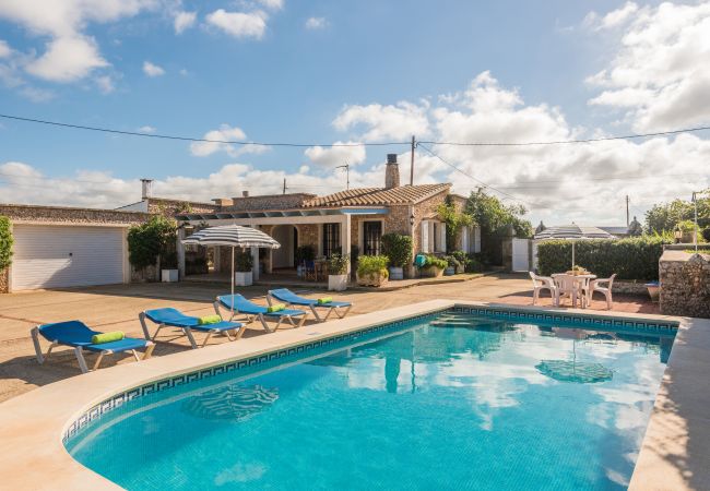Casa rural en Ciutadella de Menorca - Menorca SA CANOVA Vistas completas de la villa para vacaciones Sa Canova en Ciutadella de Menorca