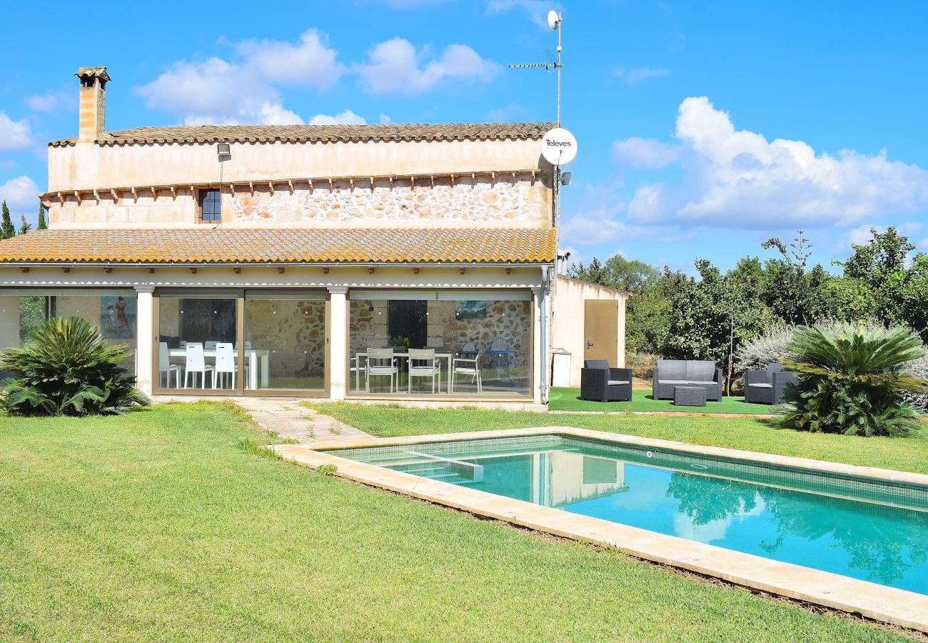 Casa vacacional rodeada de naturaleza, con piscina y jardin grande Casa vacacional rodeada de naturaleza, con piscina y jardin grande