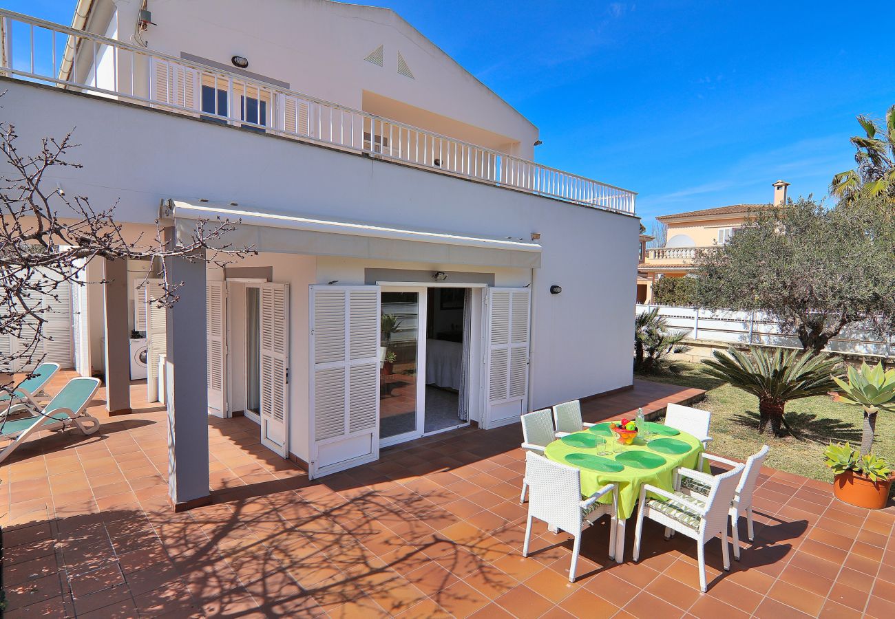 Casa vacacional tranquila, con jardín para tomar el sol Casa vacacional tranquila, con jardín para tomar el sol