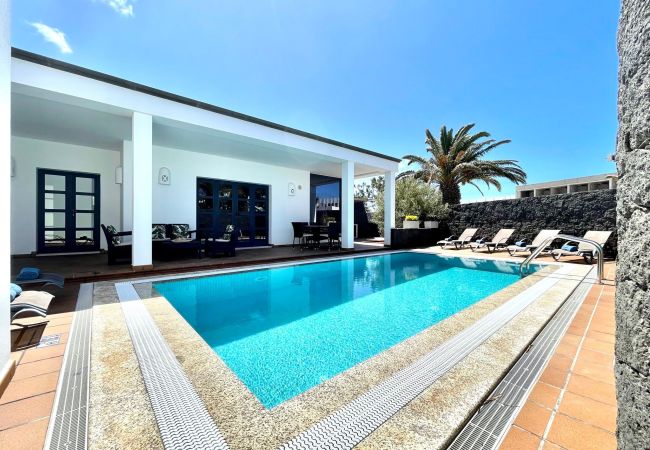 Villa en Playa Blanca - Your Island Villa Mamma Mia 1