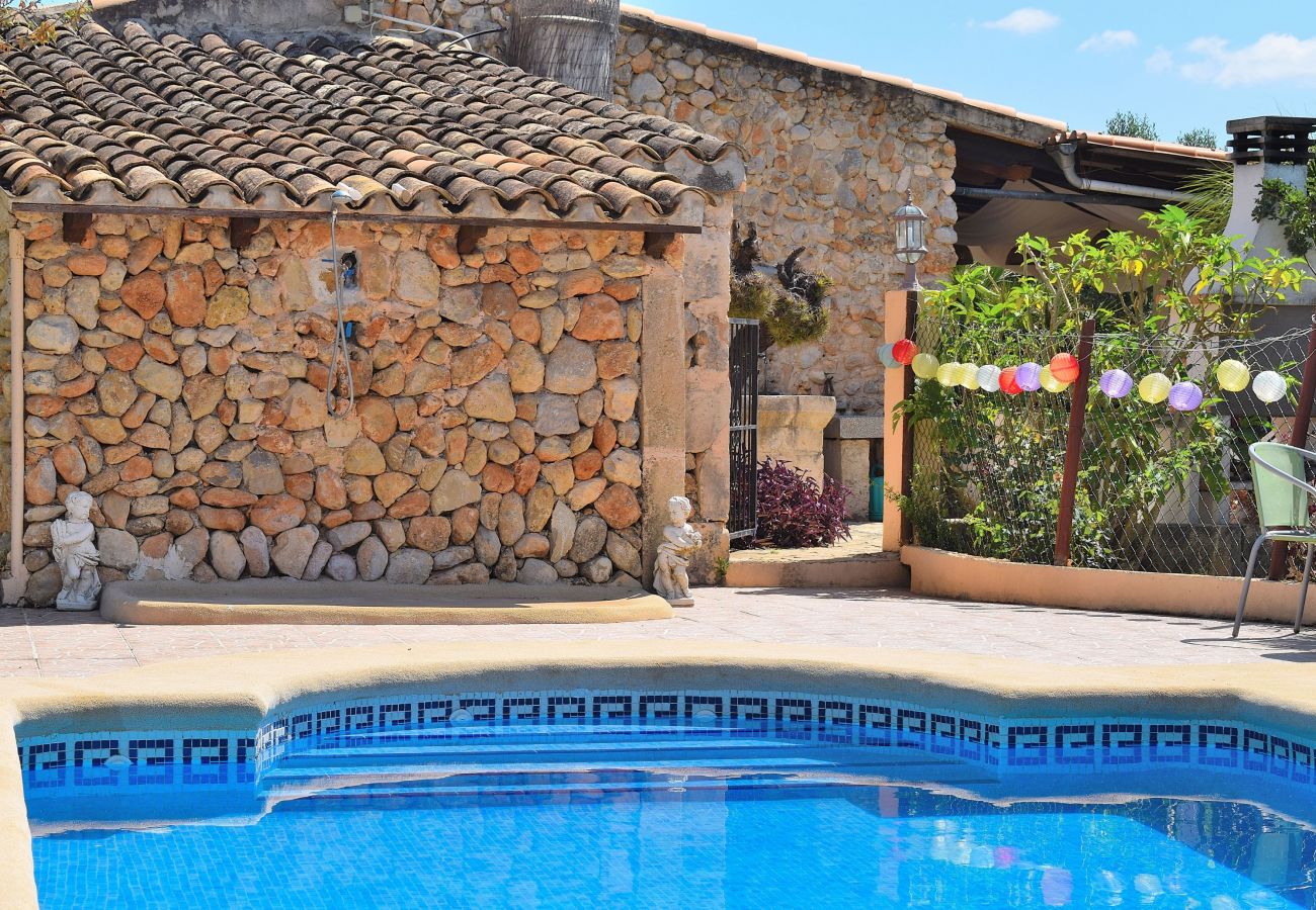 typisch mallorquinisches Haus mit Schwimmbad typisch, Schwimmbad, Urlaub, Sommer