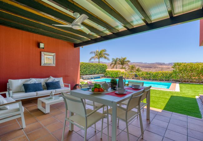 villa par 4 in salobre golf mit terrasse und garten  villa par 4 in salobre golf mit terrasse und garten