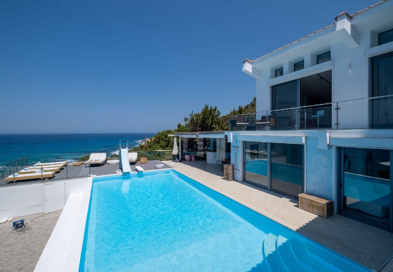 Ferienwohnung in Raches - Greek Icarus Luxury Beachfront Villa