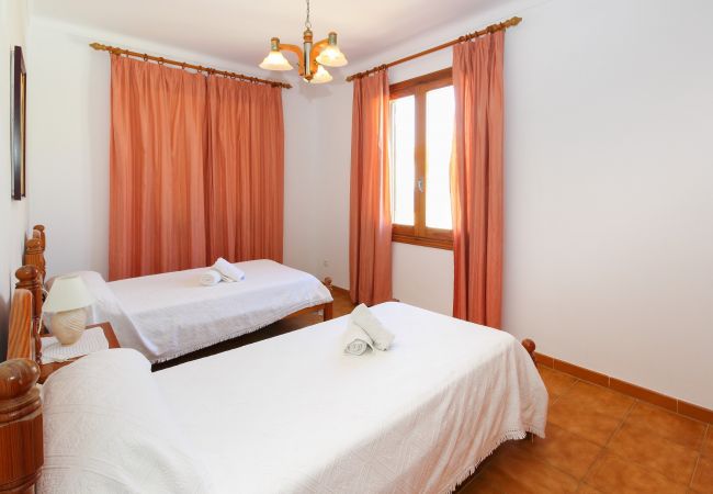 The house to rent in Son Serra has 4 rooms vvThe house to rent in Son Serra has 4 rooms
