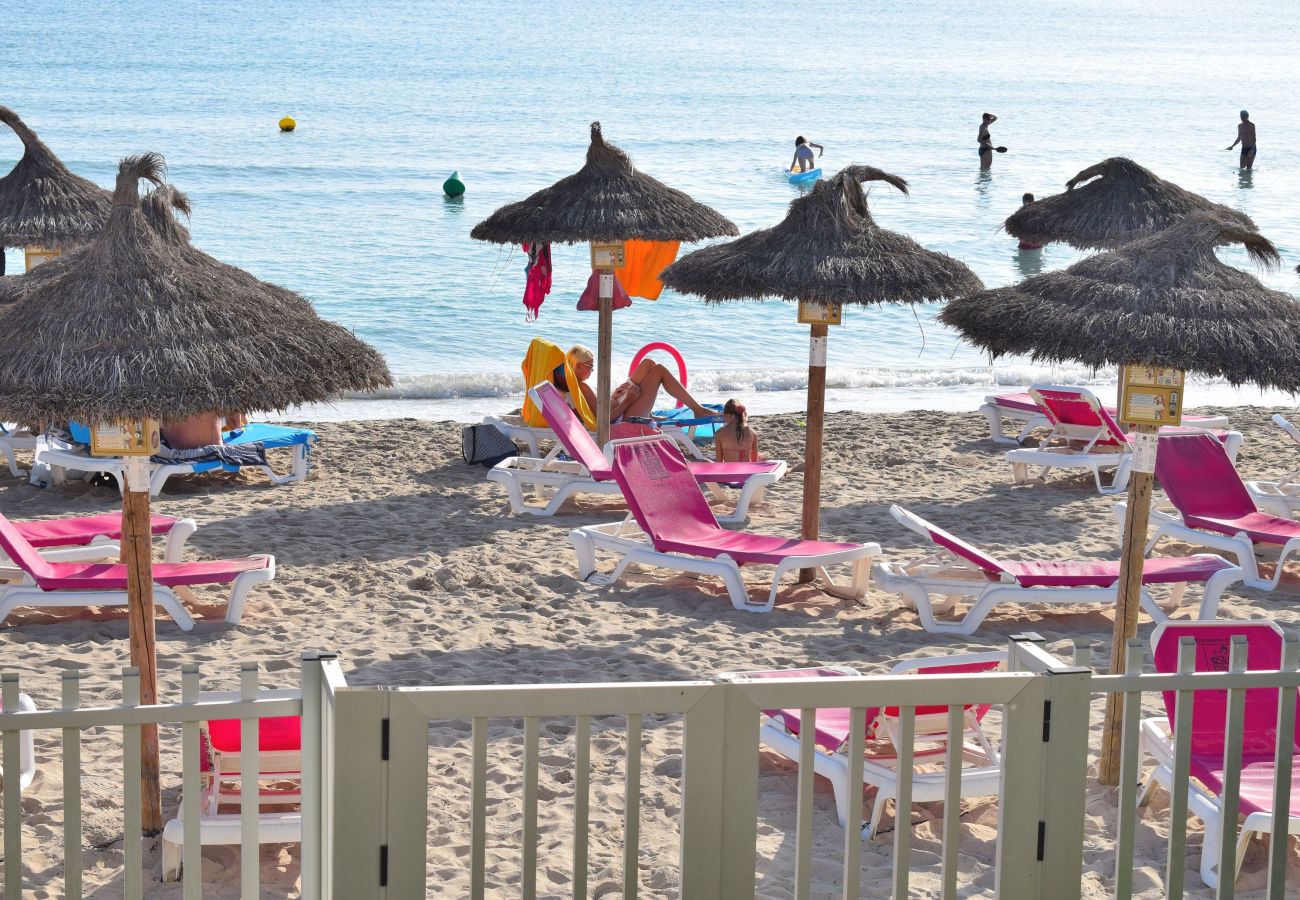 Apartament near the sea beach, sunbeds, free time, views, peace