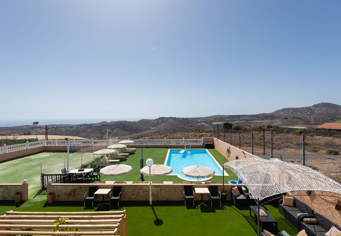 Villa Adara in Maspalomas with swimming pool and mountain view Villa Adara in Maspalomas with swimming pool and mountain view