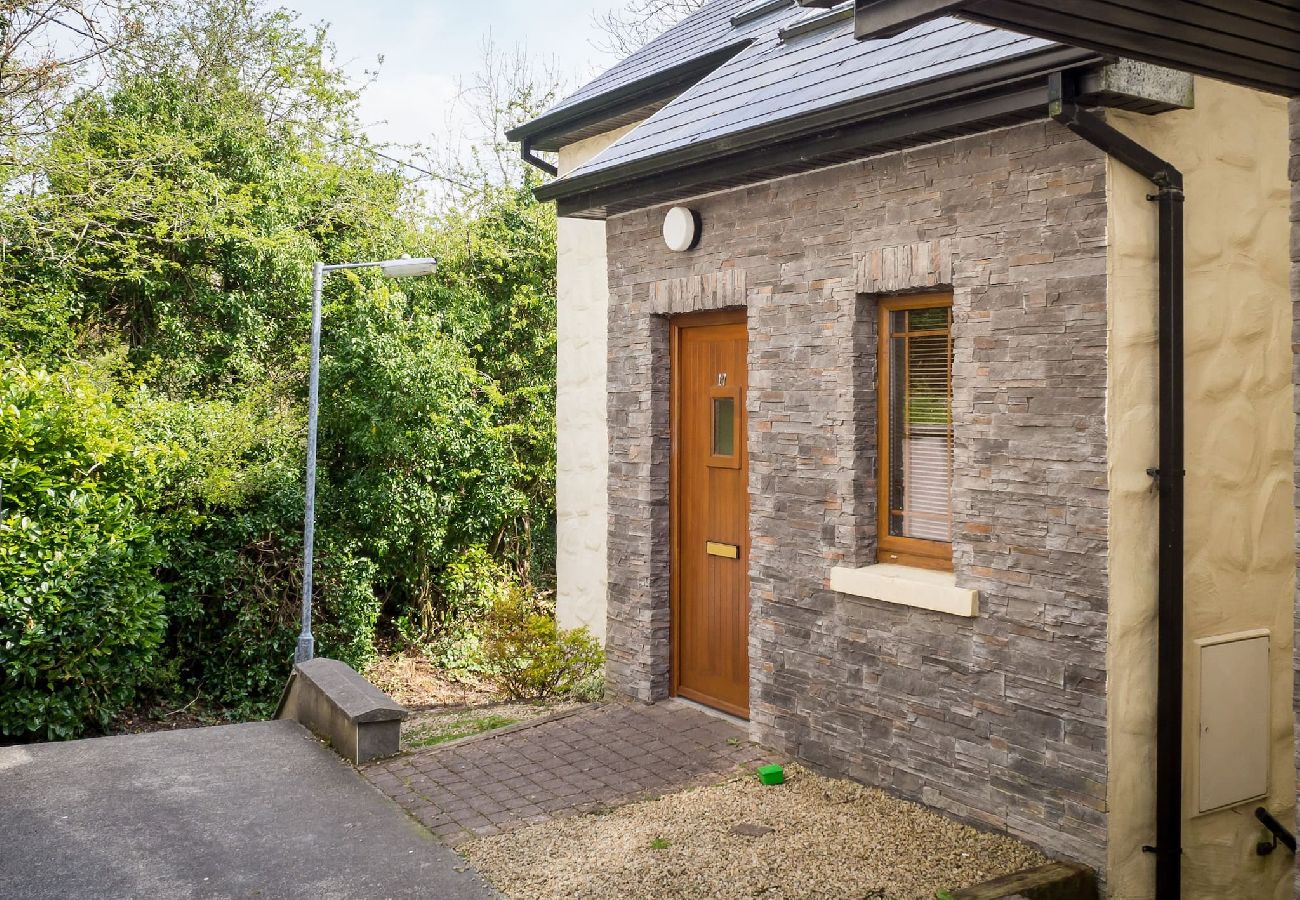 House in Clifden - 17 Canons Lane