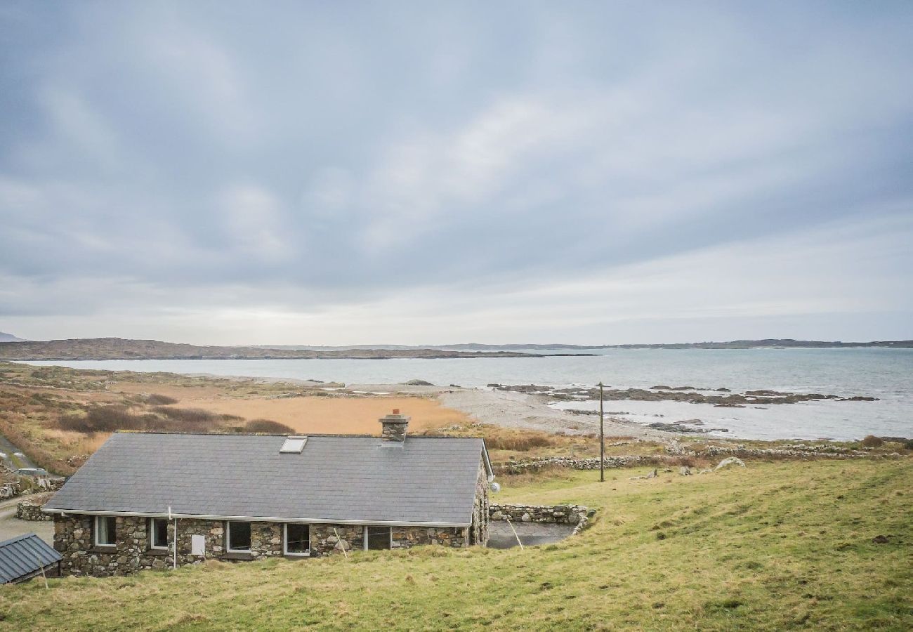 House in Clifden - Errislannan Stone Cottage