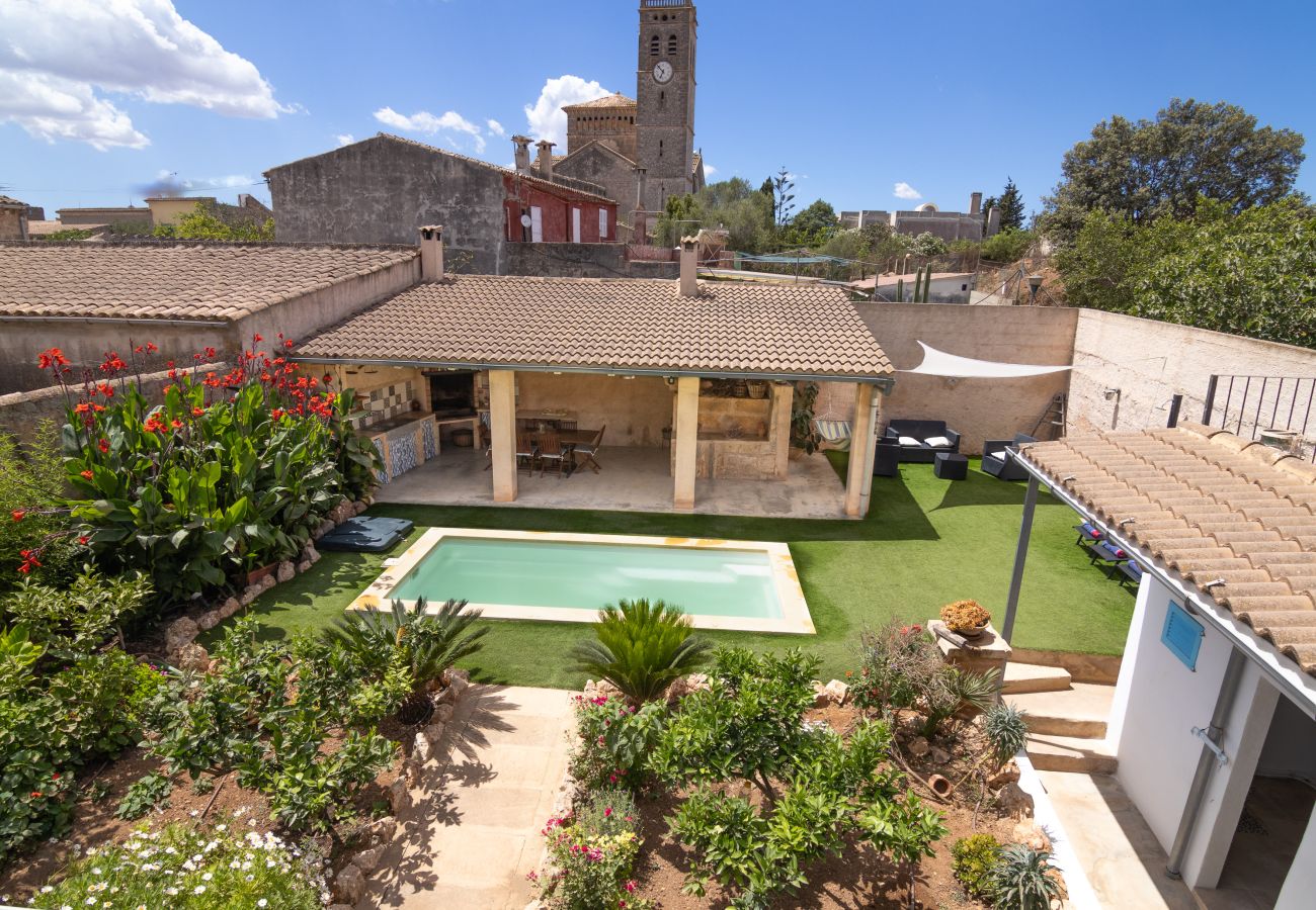 Holiday house, centre Ariany, quiet, garden, pool. Mallorca Holiday house, centre Ariany, quiet, garden, pool. Mallorca