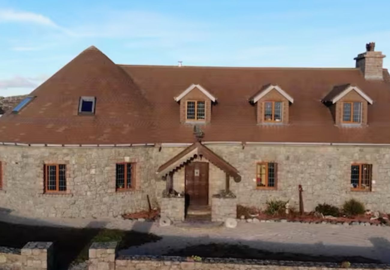 House in Lettermullen - The Roundhouse