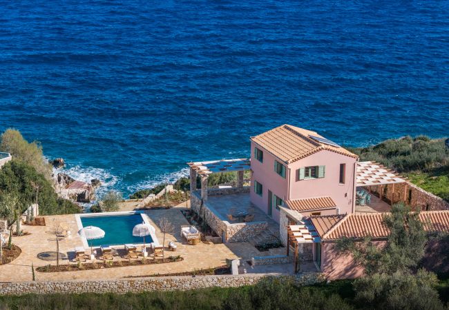 Villa in Agios Nikolaos - Evilia Beach Villa