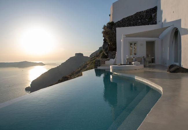  in Thira - Greek Villa Dio - Firostefani