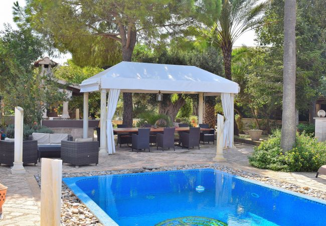 Maison de campagne, piscine, jardin, vacances. Maison de campagne, piscine, jardin, vacances.