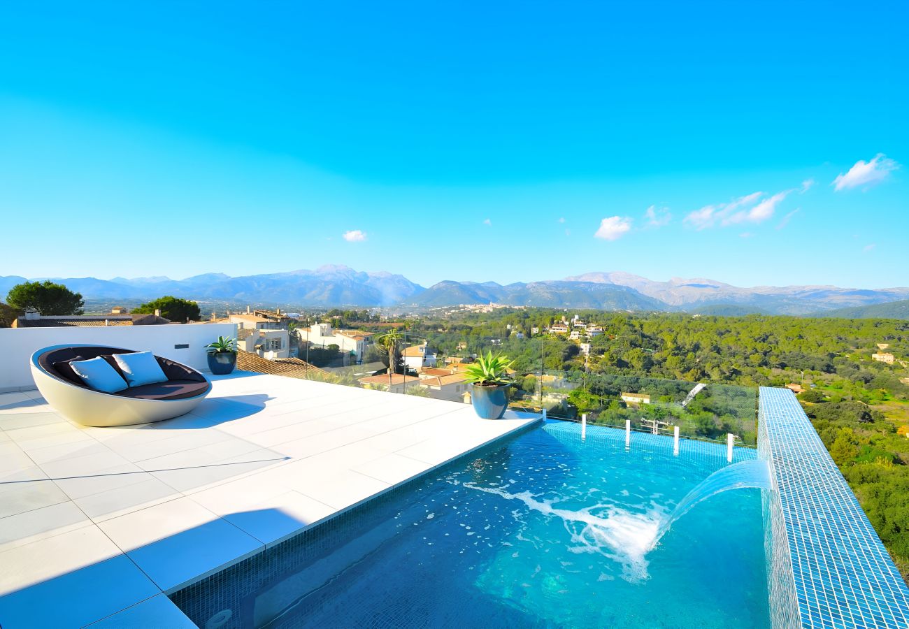 Villa de luxe avec piscine et vue sur l'ensemble de l'île de Majorque Villa de luxe avec piscine et vue sur l'ensemble de l'île de Majorque