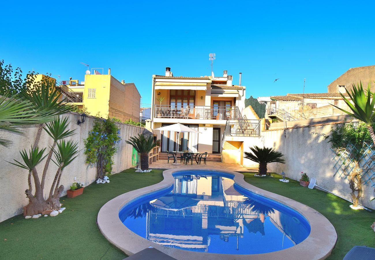 Maison de vacances, soleil de vacances, piscine, jardin Maison de vacances, soleil de vacances, piscine, jardin