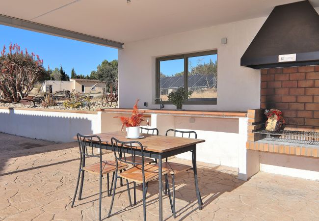 villa, jardin, piscine, barbecue, terrasse.  villa, jardin, piscine, barbecue, terrasse.
