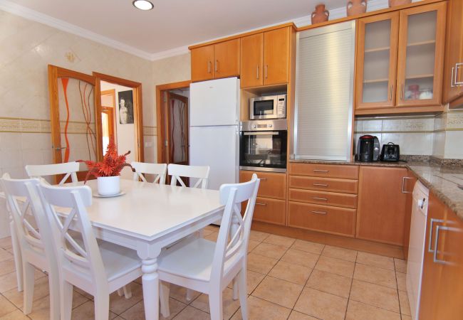 belle villa, cuisine, salle à manger belle villa, cuisine, salle à manger